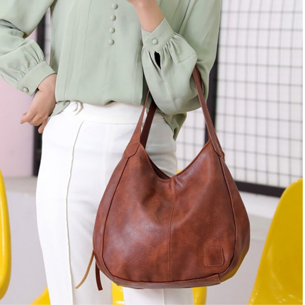 Sac élégant en cuir véritable avec fermeture sécurisée, chic pour femmes.