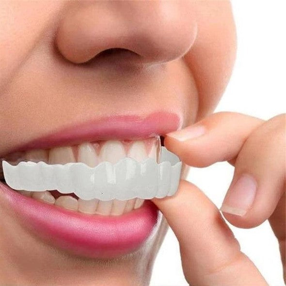 Kit de facettes dentaires SMILELUX. Facile à appliquer pour une transformation rapide du sourire.