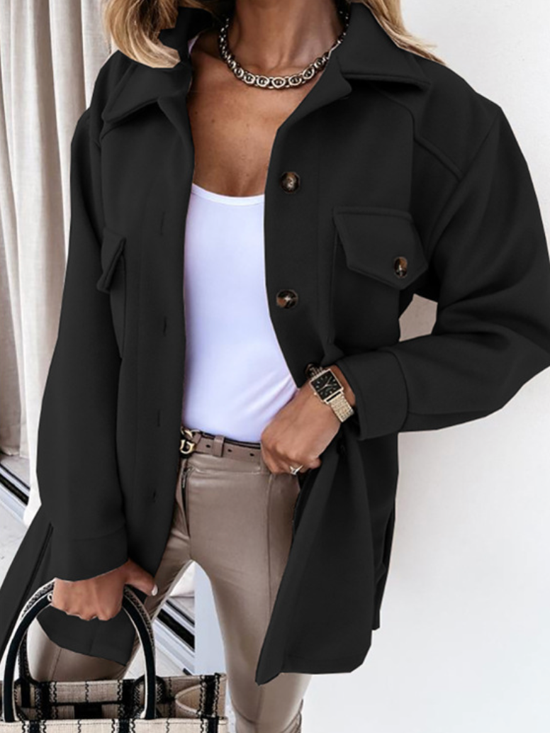 Veste femme Maria printanière, élégante et confortable, idéale pour un look chic et décontracté.