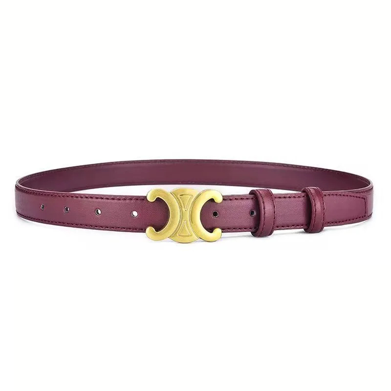 Ceinture femme élégante avec boucle dorée, accessoire mode polyvalent pour toutes les occasions.