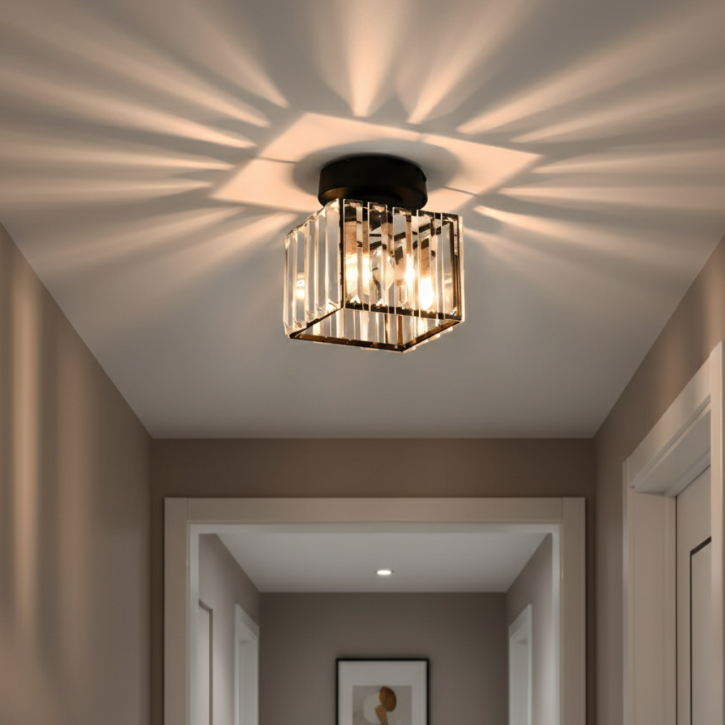 Plafonnier moderne encastré, design minimaliste. Crée ambiance élégante dans couloir.