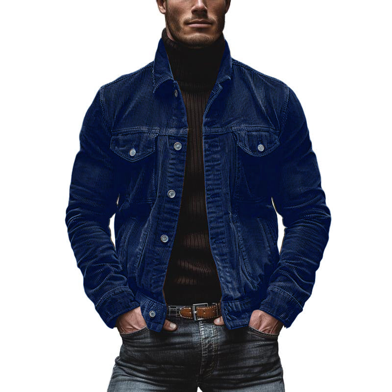 Veste workwear vintage homme soigneusement pliée, montrant sa qualité et son design intemporel.