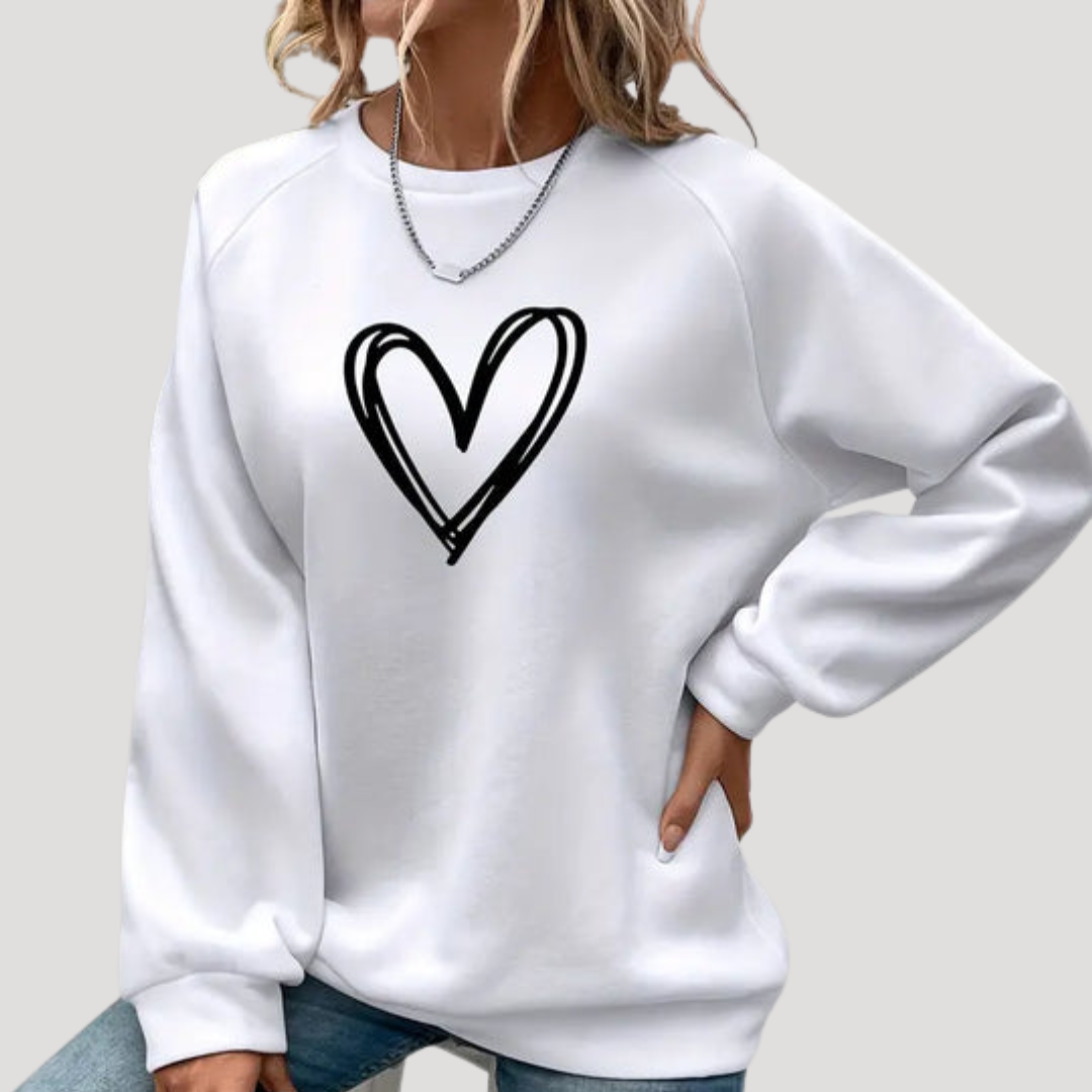 Pull doux femme, col rond, motif cœur délicat, confortable pour la mode automne-hiver décontractée.