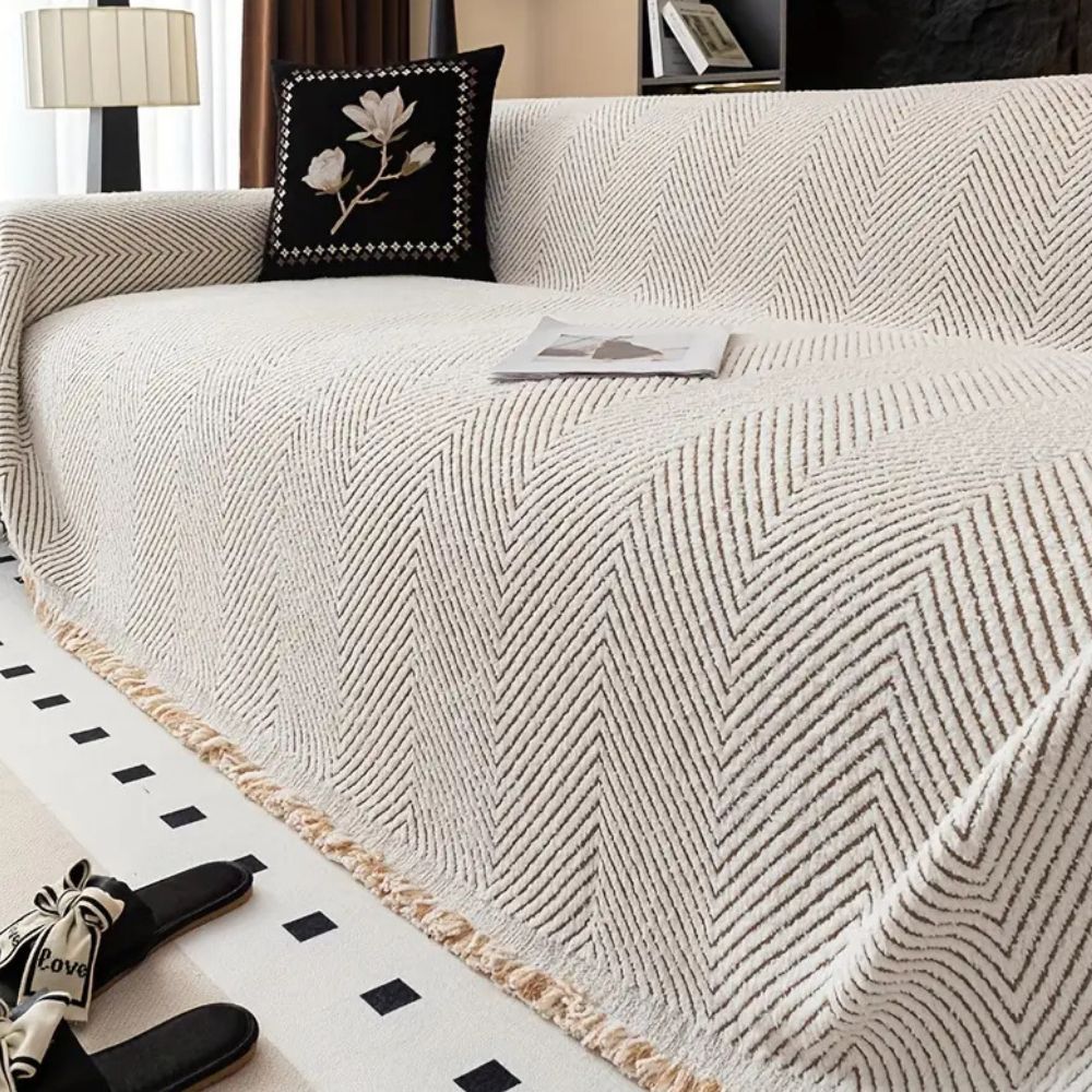 Plaid microfibre à motif chevron pour canapé, design moderne et protection.