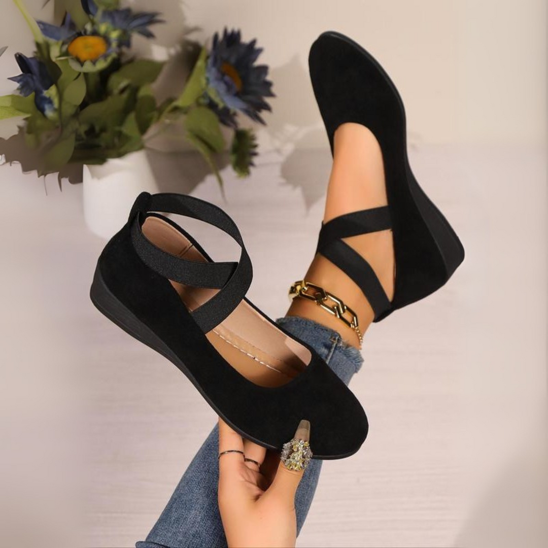 Ballerines compensées pour femmes, élégantes et confortables, idéales pour le bureau ou un look décontracté chic.