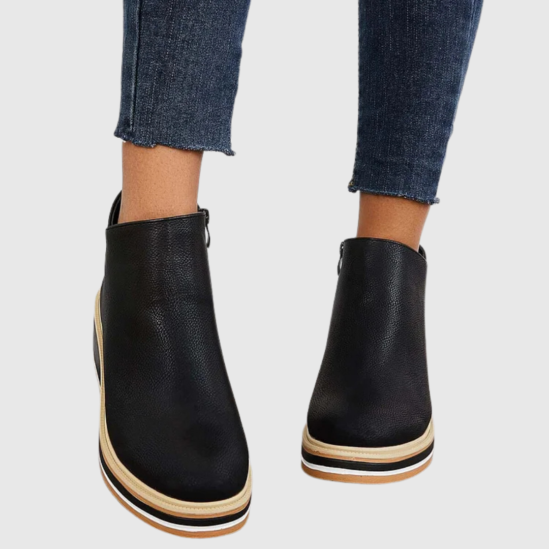 Bottes femme noires, confort quotidien, silhouette élancée. Style moderne et polyvalent pour toutes occasions.