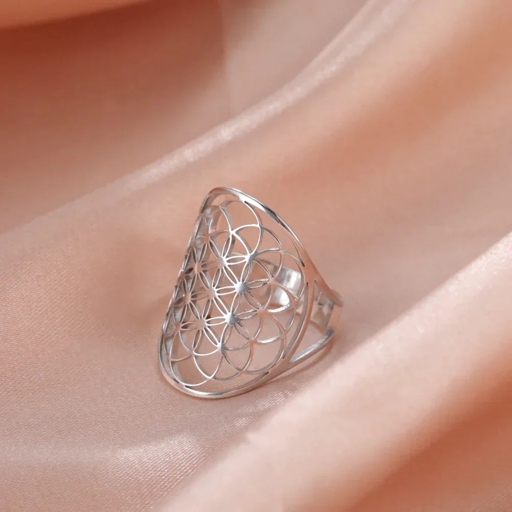 Bague ajustable Fleur de Vie ovale en or 18 carats, unisexe. Bijou spirituel pour le calme et l'équilibre.