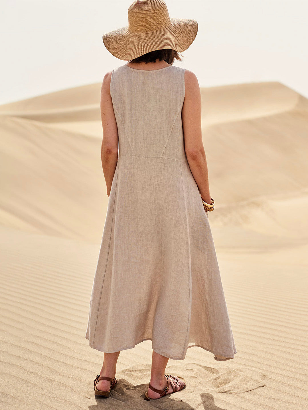 Belle robe d'été pour femme, coupe décontractée et pratique avec ses poches.