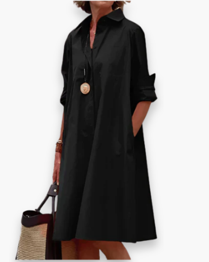 Robe chemise décontractée chic femme, coupe ample moderne, parfaite pour un style quotidien élégant.