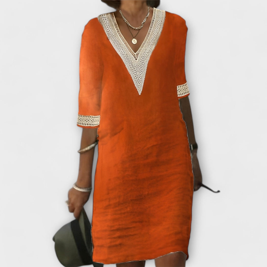 Élégante robe bohème Emelia femme col V, coupe fluide confortable pour l'été et les journées décontractées.