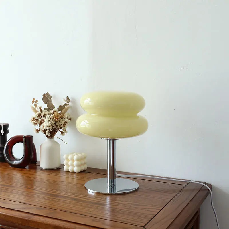 Luminaire de table sans fil LED style Bauhaus, idéal pour une décoration intérieure élégante et rétro.