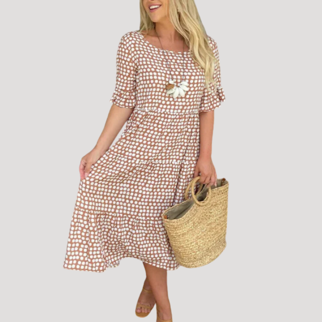 Silhouette d'une femme en robe midi fluide à pois, parfaite pour le printemps/été, alliant confort et élégance.
