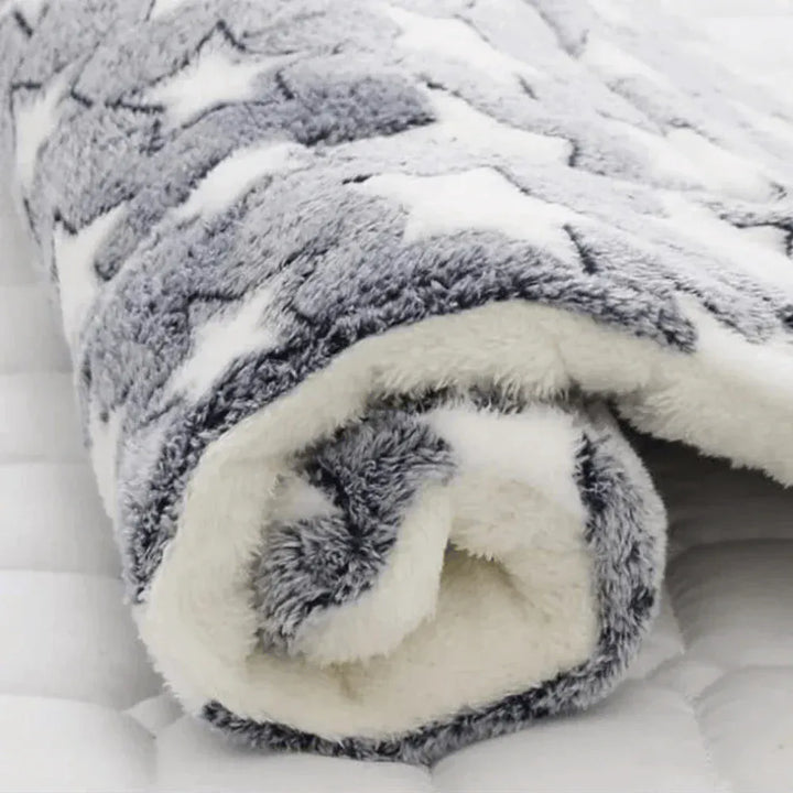 Tapis de repos pour chien et chat. Moelleux et apaisant, offre un confort douillet ultime.