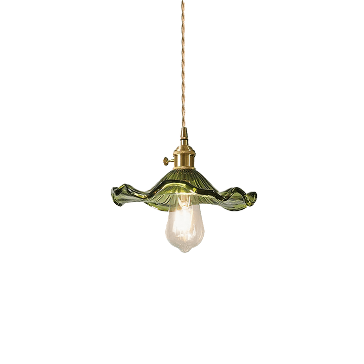 Luminaire d'intérieur raffiné, suspension tropicale en laiton et verre.