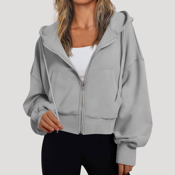 Mannequin portant une veste à capuche femme moderne, style streetwear, avec manches ballon uniques et confortables.