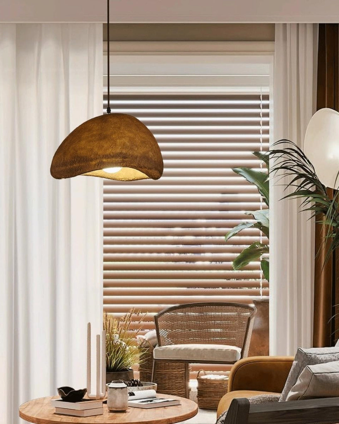 Luminaire suspendu design contemporain, parfait pour créer une ambiance lumineuse moderne.