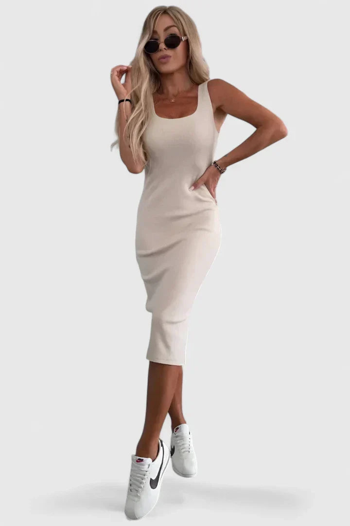 Tenue décontractée femme douce et polyvalente, parfaite pour les loisirs ou le prêt-à-porter quotidien.