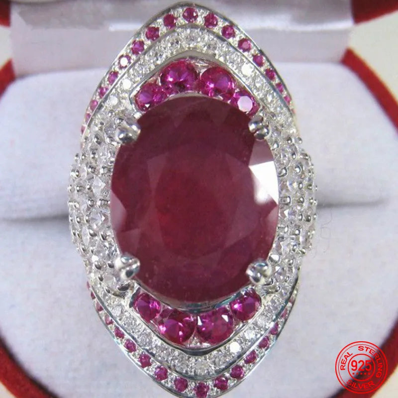 Bague en argent 925 et rubis rouge, bijou raffiné pour femme. Idéale pour un cadeau de mode.