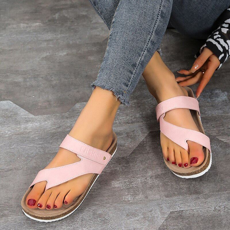Mode femme: Sandales d'été Ysavelle avec bague d'orteil, confortables et stylées pour un bien-être optimal des pieds.