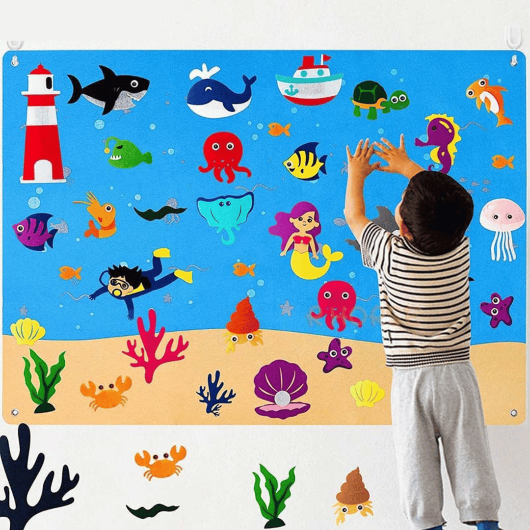 Tableau en feutre portable pour enfants, parfait pour les activités manuelles et le jeu éducatif en déplacement.