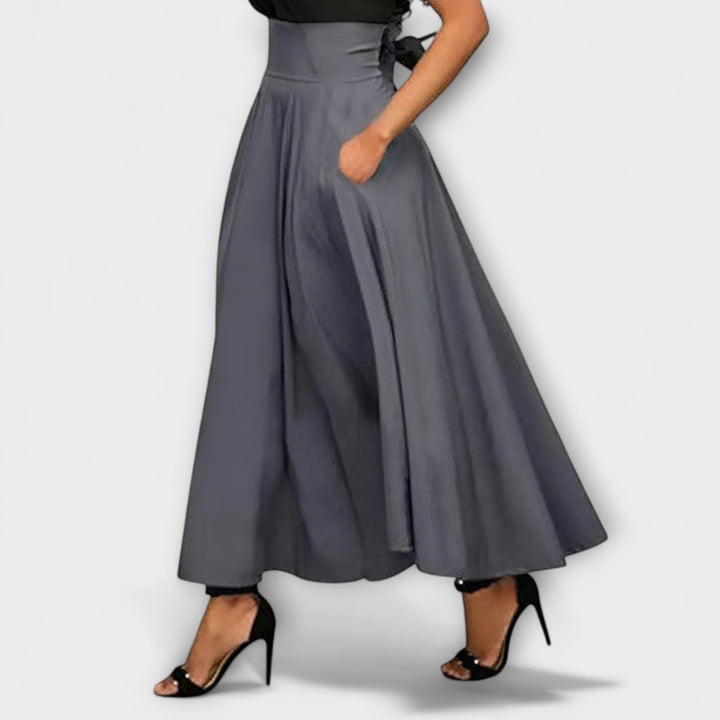 Jupe maxi rouge polyvalente pour femme, idéale pour un look chic printemps-été. Vêtement femme.