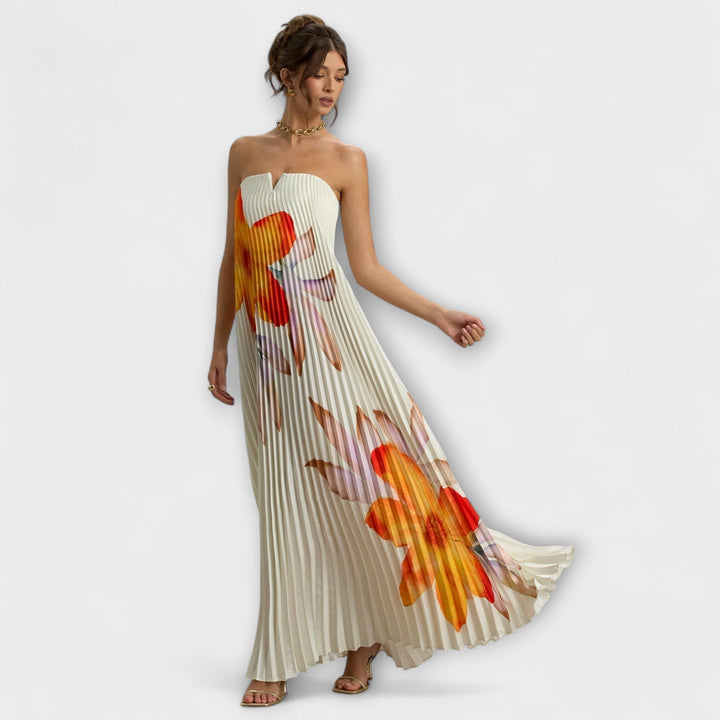 Robe fleurie élégante avec col cœur, idéale pour les événements spéciaux et les soirées.