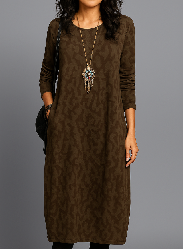 Style chic et confort quotidien avec cette robe ample femme, midi et à manches longues, vêtement décontracté.