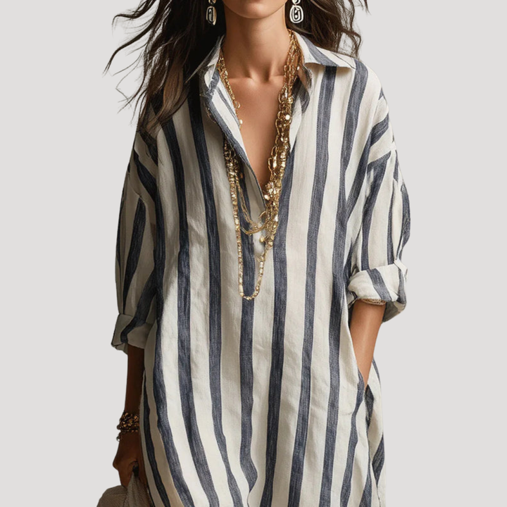 Robe chemise longue rayée pour femme, idéale pour l'été, un confort chic en vacances.