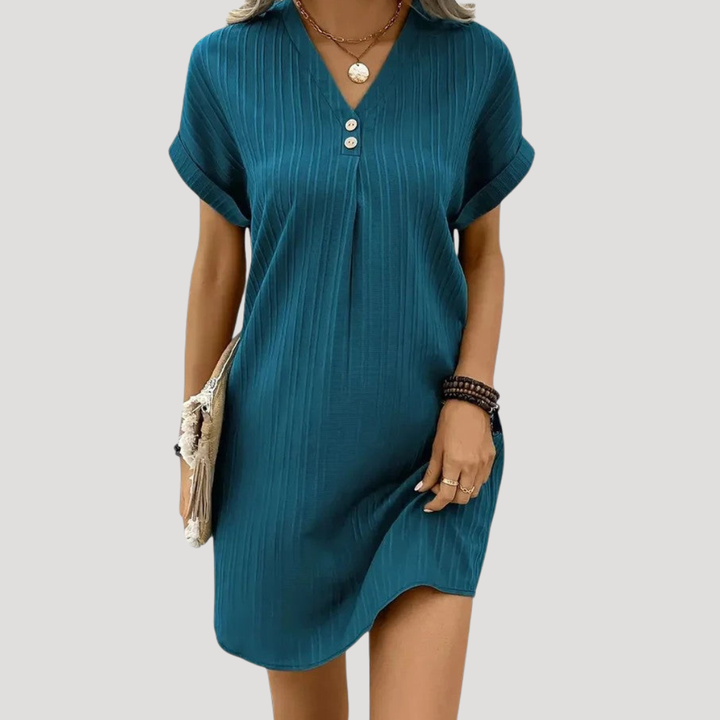 Robe courte polyvalente pour femme, col V texturé. Élégance décontractée pour le printemps et l'été avec confort.