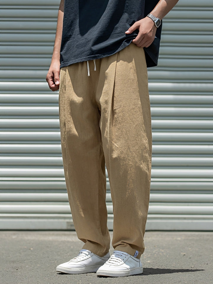 Pantalon homme décontracté coupe droite ample. Style casual polyvalent pour l'été, le quotidien et les loisirs.