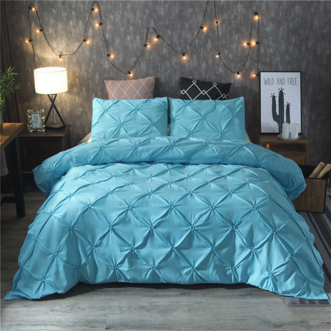 Chambre à coucher avec housse de couette élégante. Crée une ambiance moderne et propice au sommeil réparateur.
