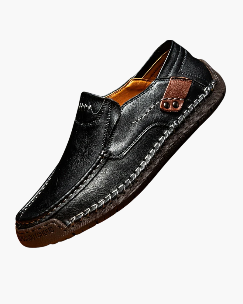 Mocassins homme élégants en cuir noir, parfaits pour le confort quotidien et le style urbain chic.