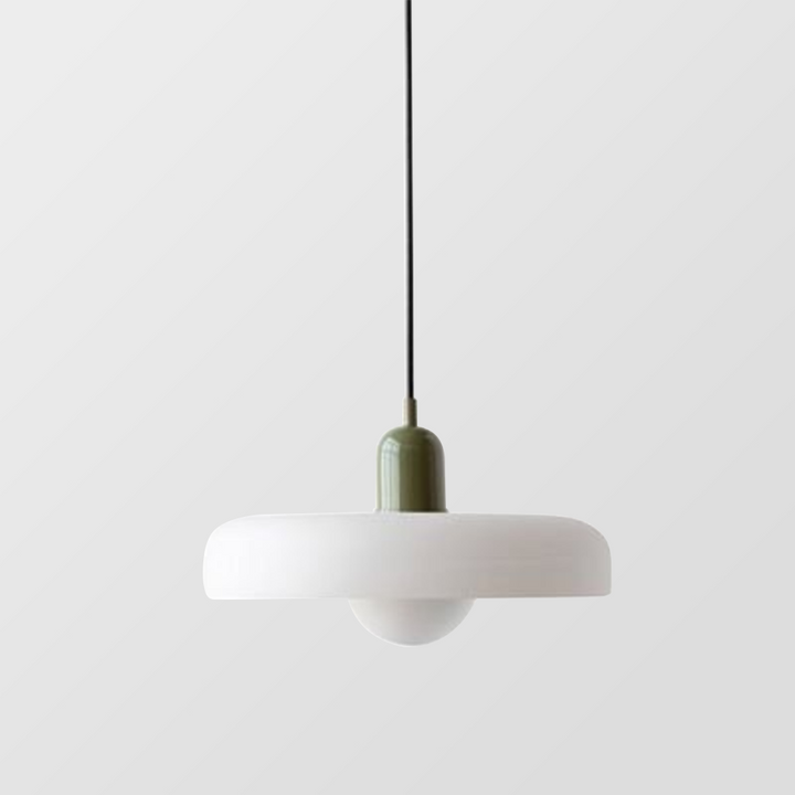 Éclairage Bauhaus suspendu, verre coloré, pour un environnement moderne et accueillant.