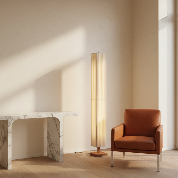 Lampe sur pied style japonais, lumière douce, décor zen minimaliste, parfaite pour salon ou chambre.