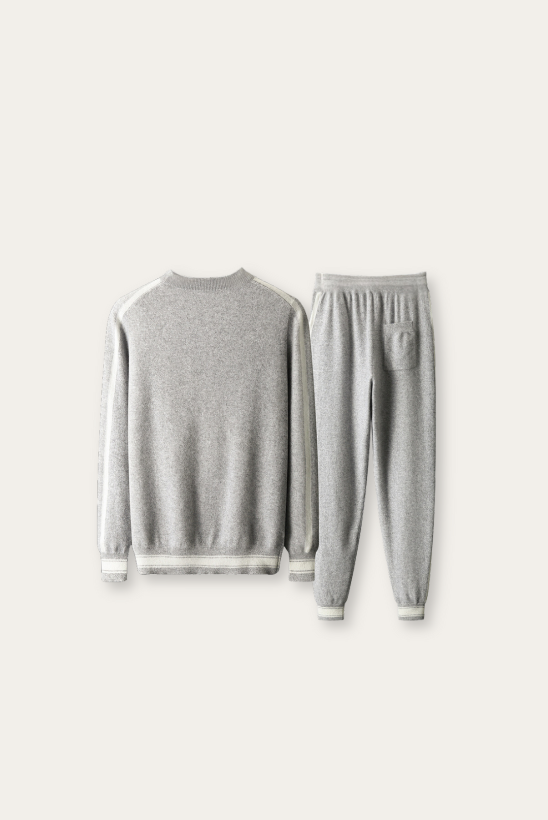 Texture luxueuse de l'ensemble Romano en cachemire et laine mérinos gris clair, douceur et confort supérieurs.