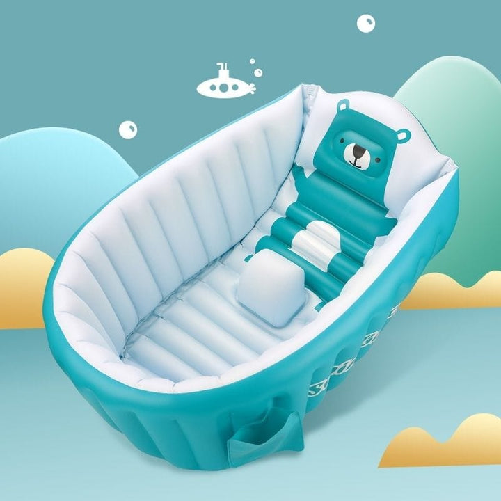 Baignoire bébé gonflable avec siège intégré, facile à ranger et transporter, assure un bain sécurisé et confortable.