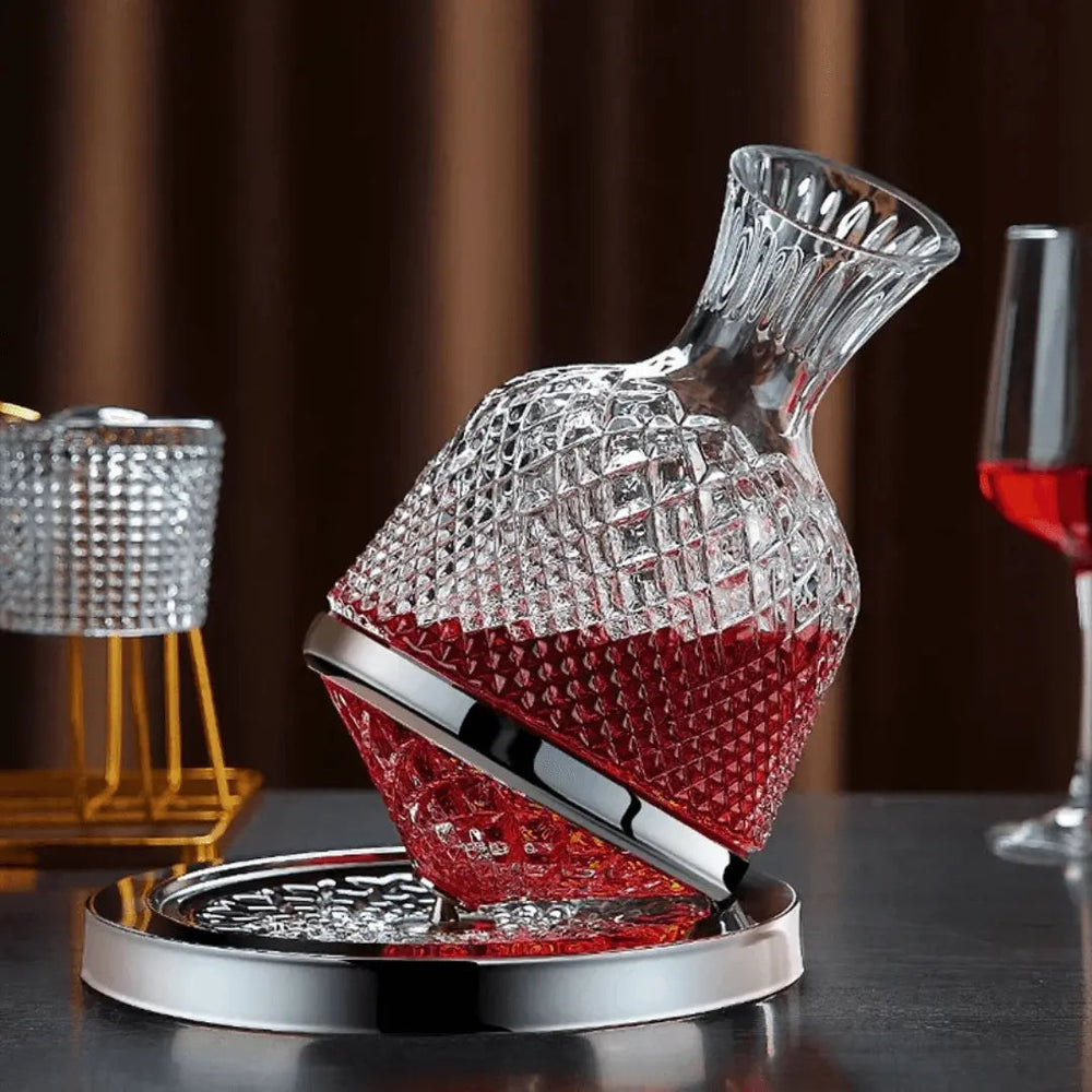 Décanteur à vin élégant en cristal, idéal pour sublimer le vin rouge. Accessoire de table luxe pour sommelier.