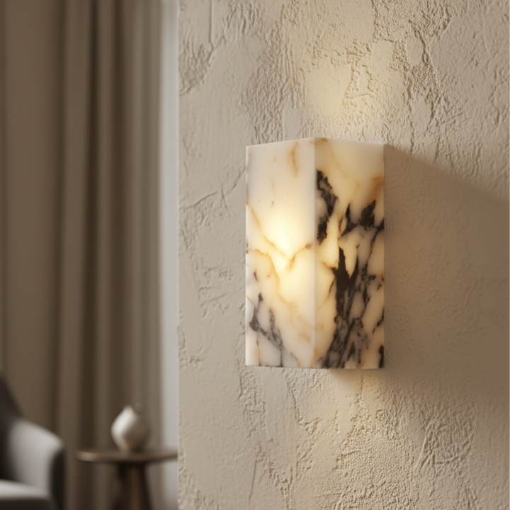 Applique murale scandinave avec LED, diffuse une lumière chaude, design moderne en marbre naturel.