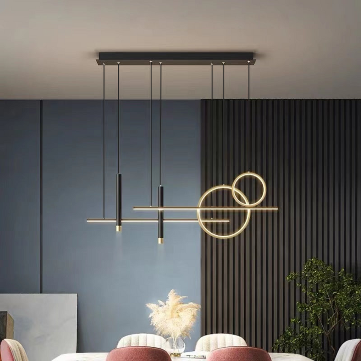 Luminaire suspendu LED LumoSphere doré, design chic pour salle à manger. Éclairage d'intérieur contemporain.