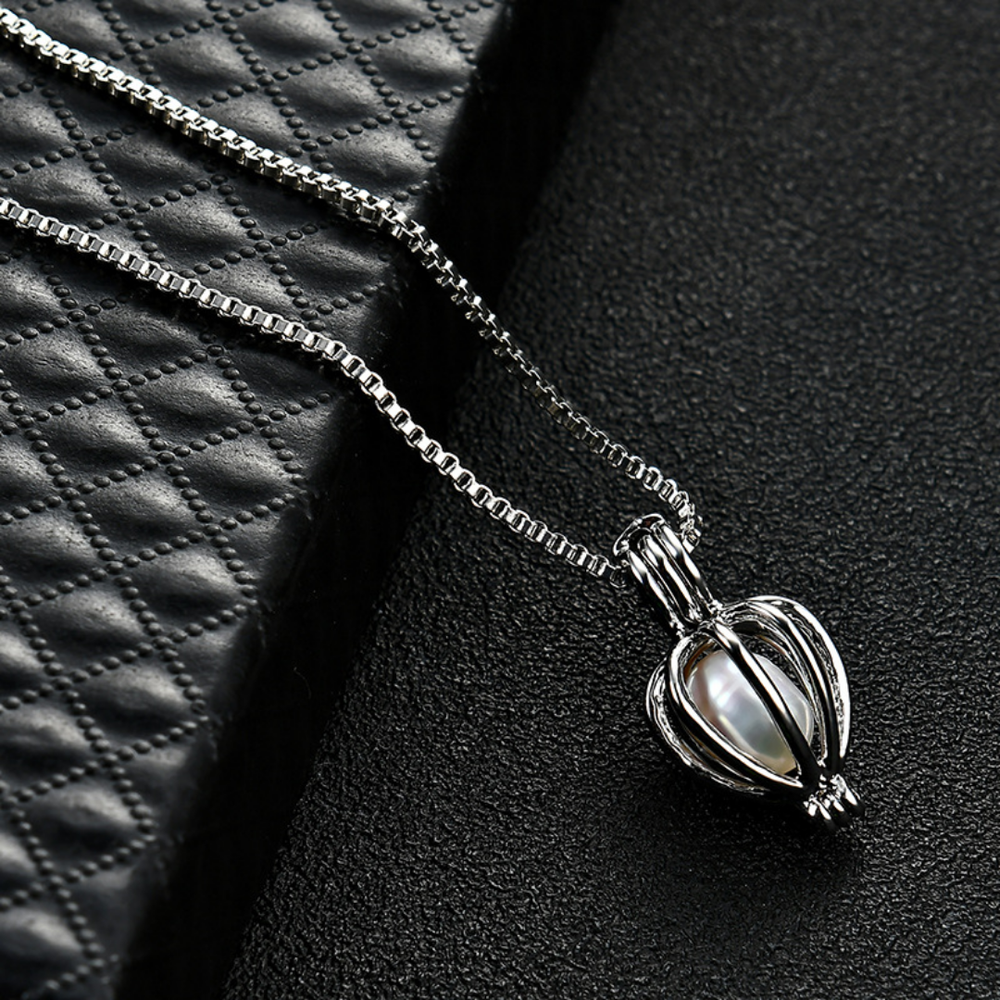 Ensemble cadeau pendentif perle unique, un bijou élégant et romantique pour surprendre une femme spéciale.
