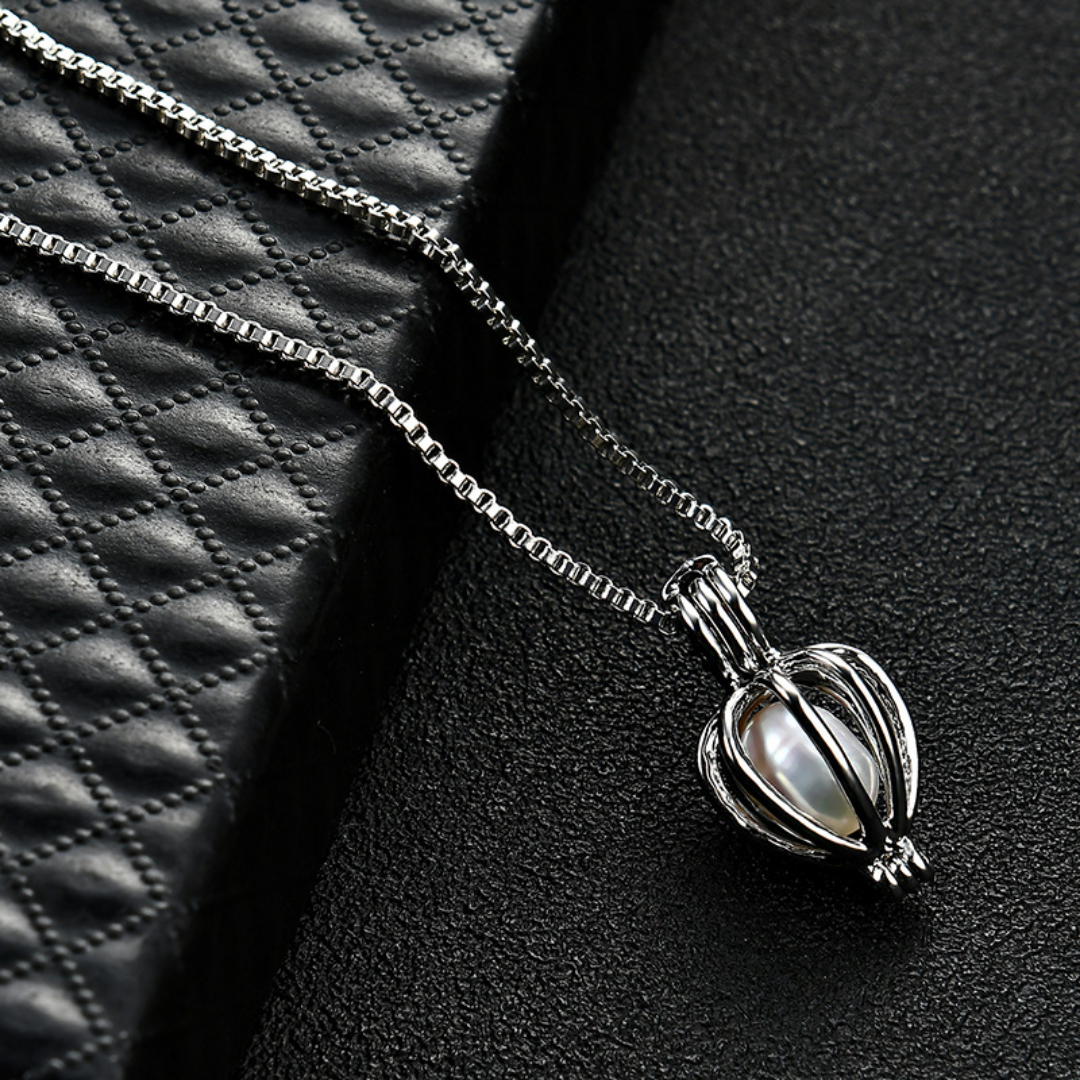 Ensemble cadeau pendentif perle unique, un bijou élégant et romantique pour surprendre une femme spéciale.