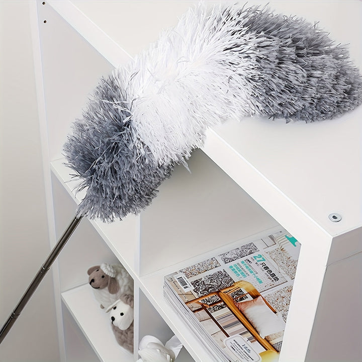 Plumeau télescopique microfibre pour atteindre et nettoyer facilement les plafonds, ventilateurs et meubles hauts.