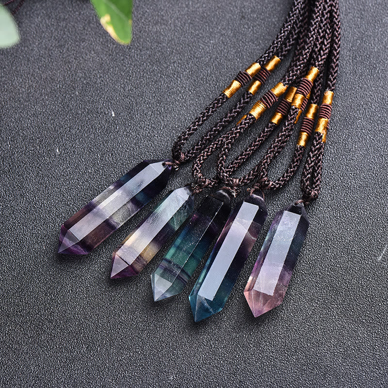 Bijou femme mode, pendentif cristal naturel hexagone, élégance et bien-être.