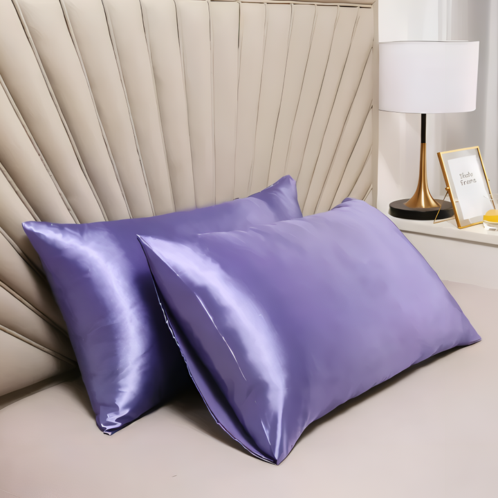 Taie décorative en polyester doux, apporte confort et style à votre literie unie.