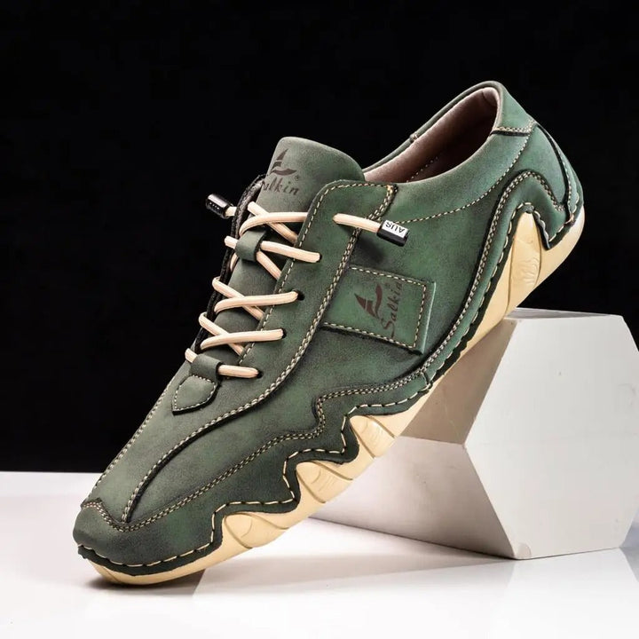 Chaussures hommes orthopédiques polyvalentes, assurant confort et soutien pour le bien-être de vos pieds.