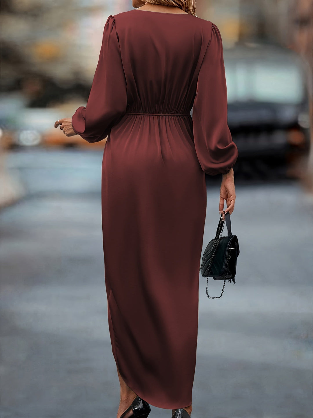 Robe chic femme à manches ballon, ourlet asymétrique. Tenue parfaite pour une soirée spéciale ou un cocktail.