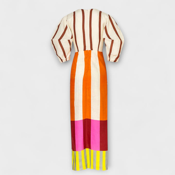 Robe longue femme fluide et confortable, dotée d'un col en V, de découpes et de manches bouffantes pour l'été.
