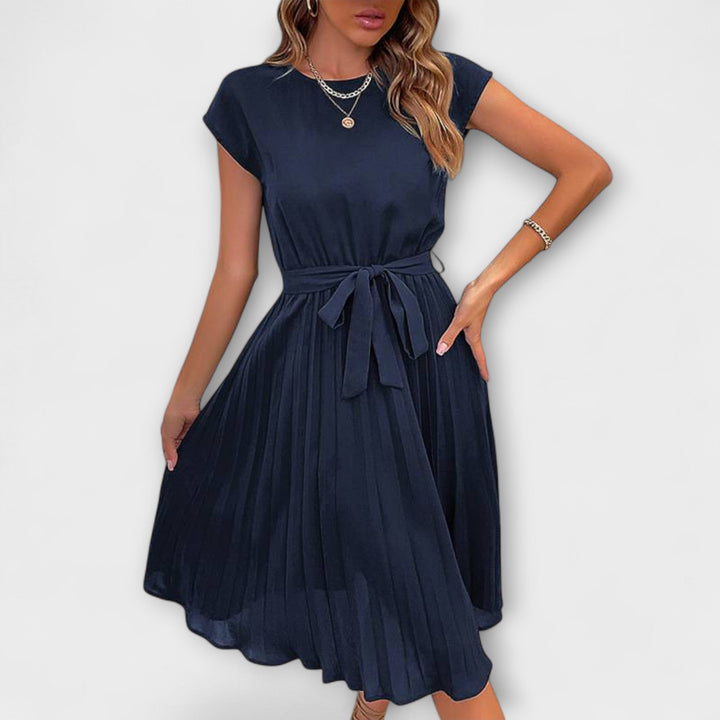Look estival chic avec cette robe midi élégante et fluide pour femme. Idéale pour le confort et la mode d'été.