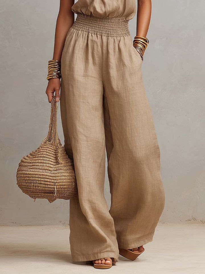 Vive l'été avec cette combinaison fluide femme halter, jambes larges. Style bohème décontracté chic.