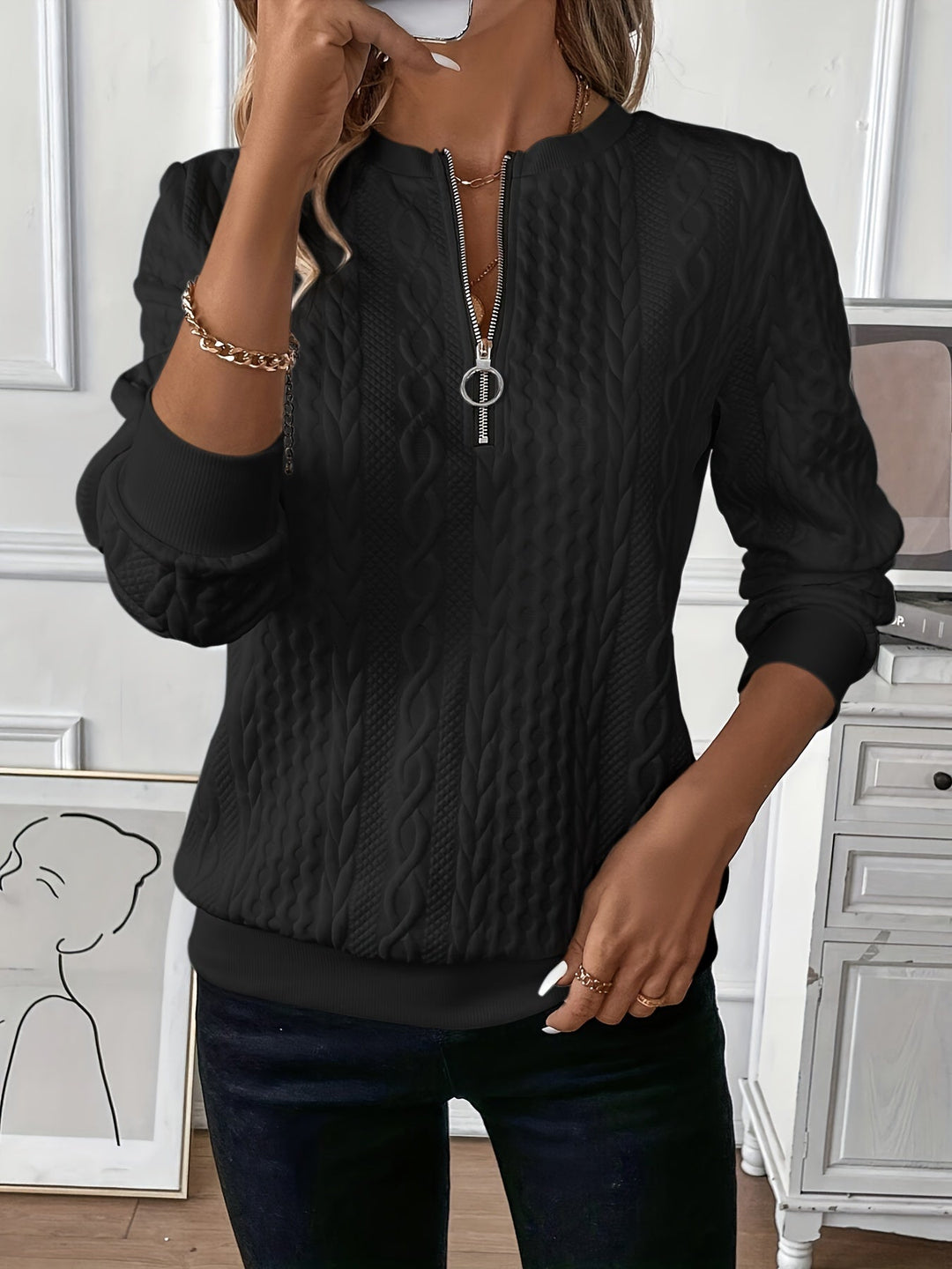 Vêtement femme polyvalent, pull confortable et élégant, un must-have pour votre garde-robe.